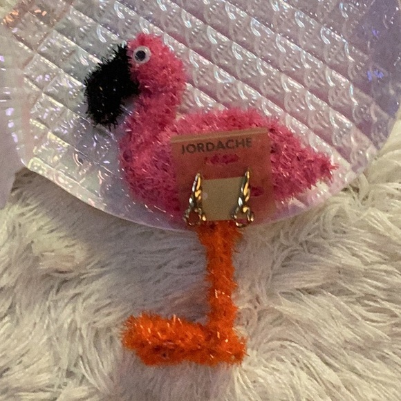 🦩NWT Pierced Style Hanging Lightweight Earring Must Have 🦩 - Picture 3 of 9